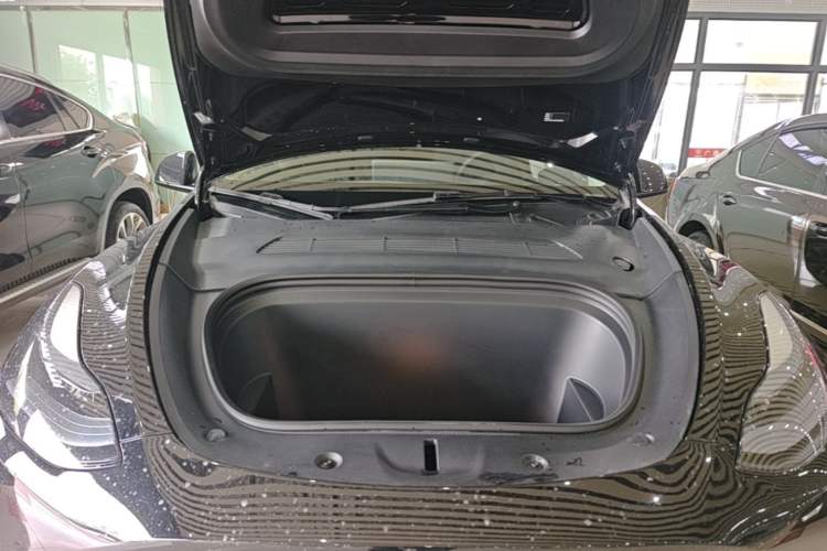 Used Tesla Model Y 2023 Rear-Wheel-Drive Version Engine Bay