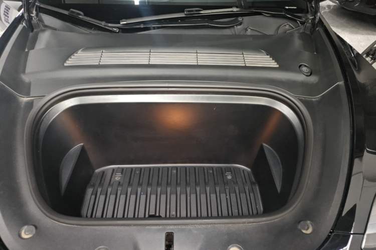 Used Tesla Model Y 2023 Rear-Wheel-Drive Version Engine Bay