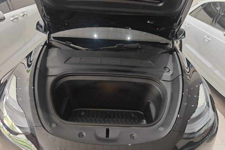 Used Tesla Model Y 2023 Rear-Wheel-Drive Version Engine Bay