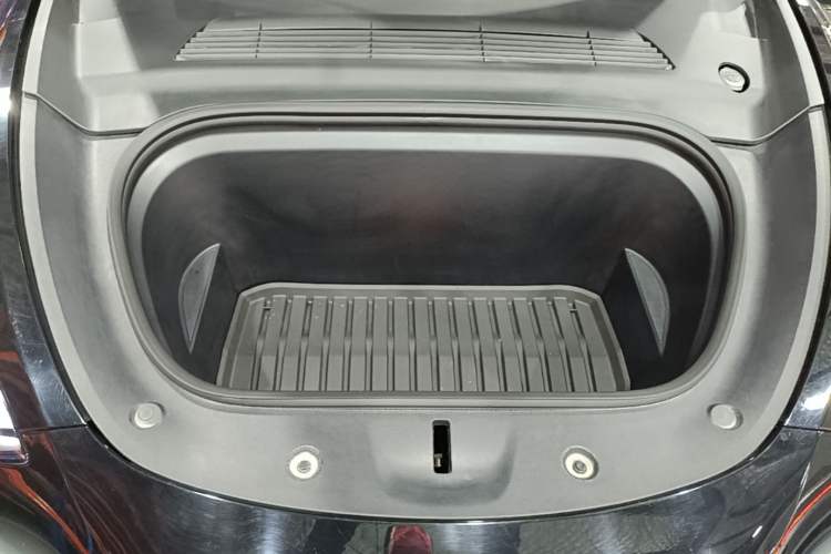Used Tesla Model Y 2023 Rear-Wheel-Drive Version Engine Bay