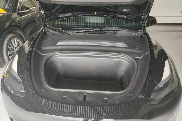 Used Tesla Model Y 2023 Rear-Wheel-Drive Version Engine Bay