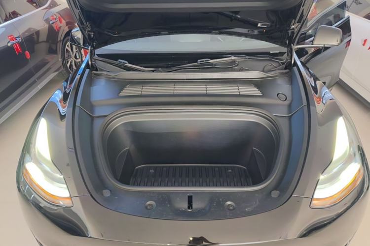 Used Tesla Model Y 2023 Rear-Wheel-Drive Version Engine Bay