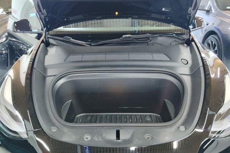 Used Tesla Model Y 2023 Rear-Wheel-Drive Version Engine Bay