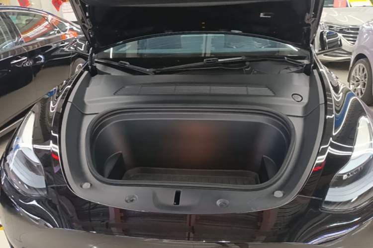 Used Tesla Model Y 2023 Rear-Wheel-Drive Version Engine Bay