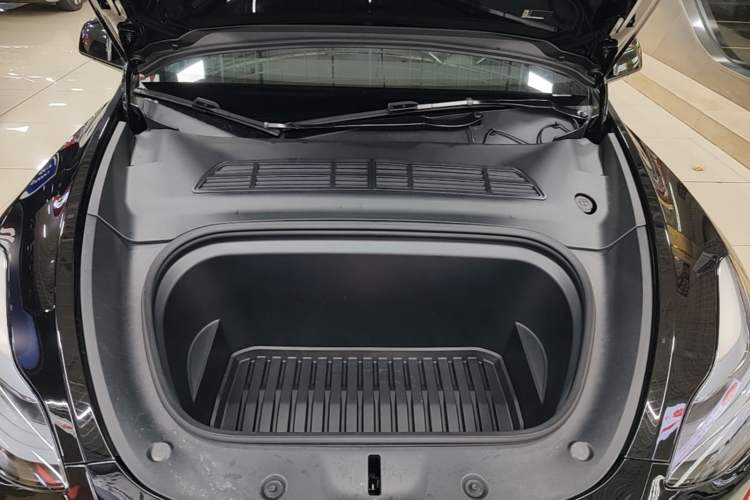 Used Tesla Model Y 2023 Rear-Wheel-Drive Version Engine Bay