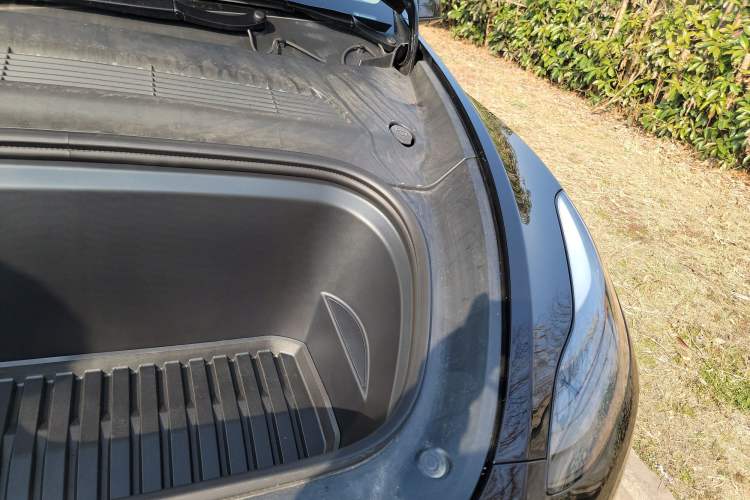Used Tesla Model Y 2023 Rear-Wheel-Drive Version Engine Bay Left