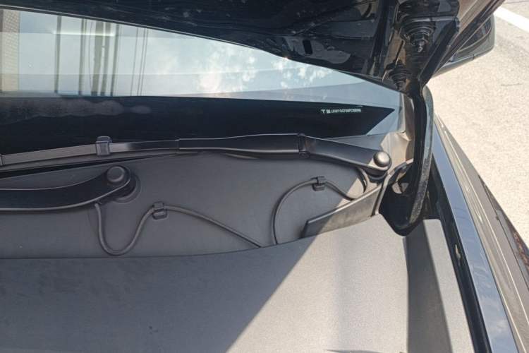 Used Tesla Model Y 2023 Rear-Wheel-Drive Version Engine Bay Left