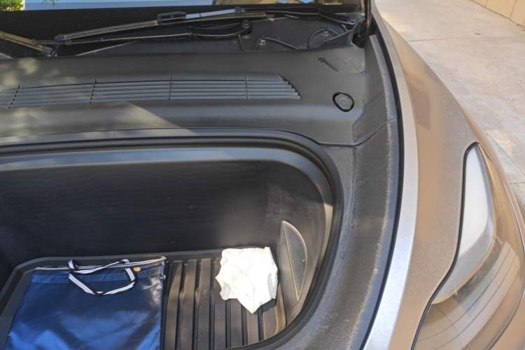 Used Tesla Model Y 2023 Rear-Wheel-Drive Version Engine Bay Left