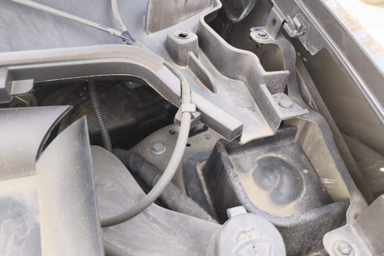 Used Tesla Model Y 2023 Rear-Wheel-Drive Version Engine Bay Left