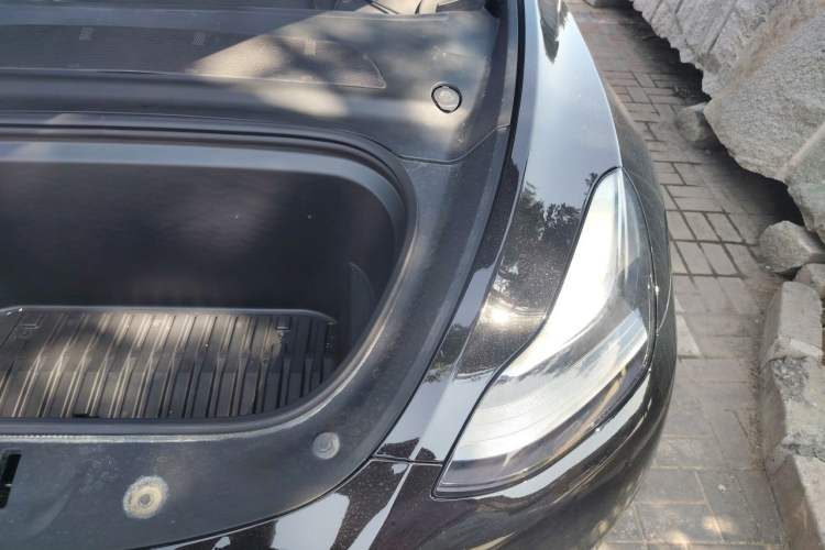 Used Tesla Model Y 2023 Rear-Wheel-Drive Version Engine Bay Left