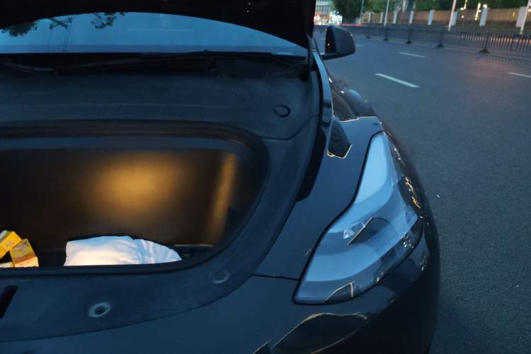 Used Tesla Model Y 2023 Rear-Wheel-Drive Version Engine Bay Left