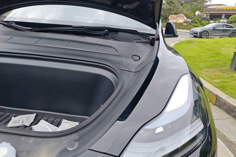 Used Tesla Model Y 2023 Rear-Wheel-Drive Version Engine Bay Left