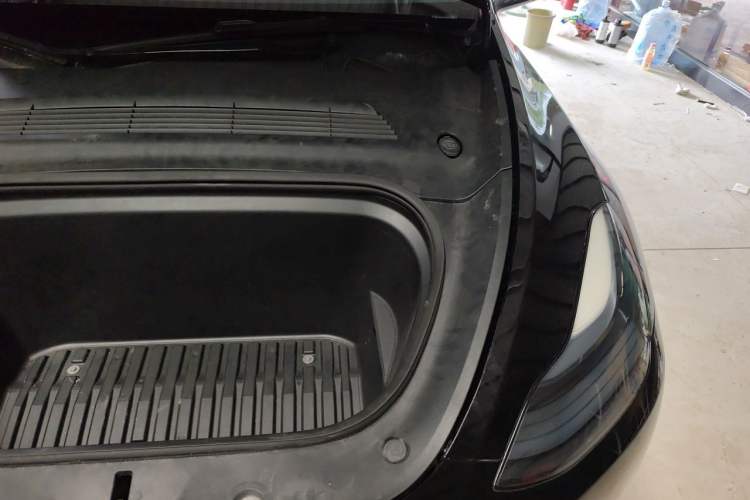 Used Tesla Model Y 2023 Rear-Wheel-Drive Version Engine Bay Left