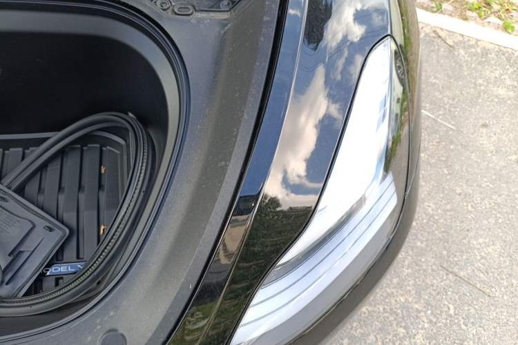 Used Tesla Model Y 2023 Rear-Wheel-Drive Version Engine Bay Left