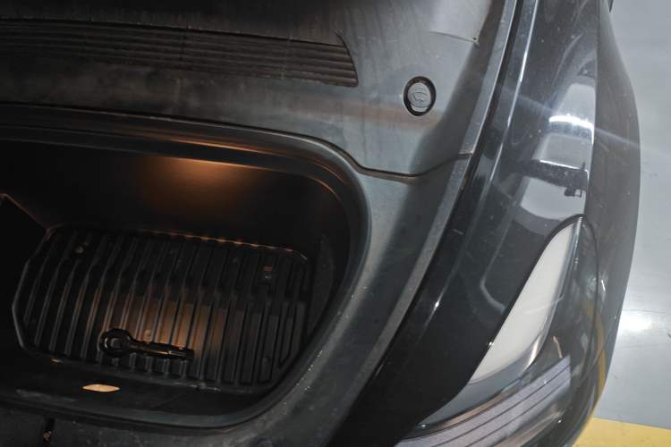 Used Tesla Model Y 2023 Rear-Wheel-Drive Version Engine Bay Left