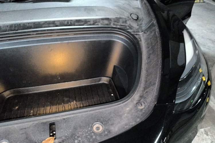 Used Tesla Model Y 2023 Rear-Wheel-Drive Version Engine Bay Left