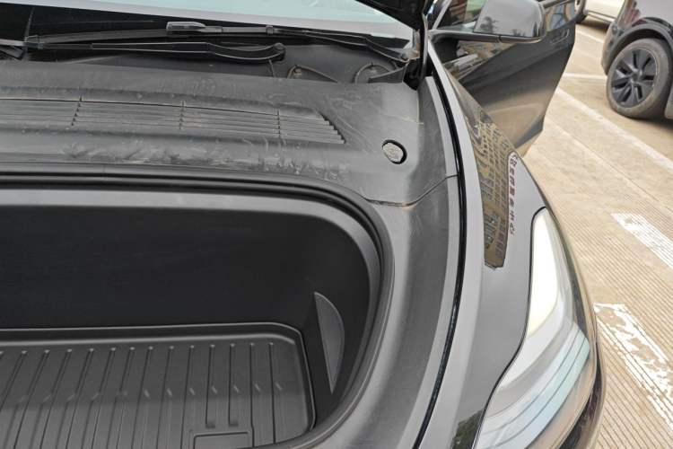 Used Tesla Model Y 2023 Rear-Wheel-Drive Version Engine Bay Left