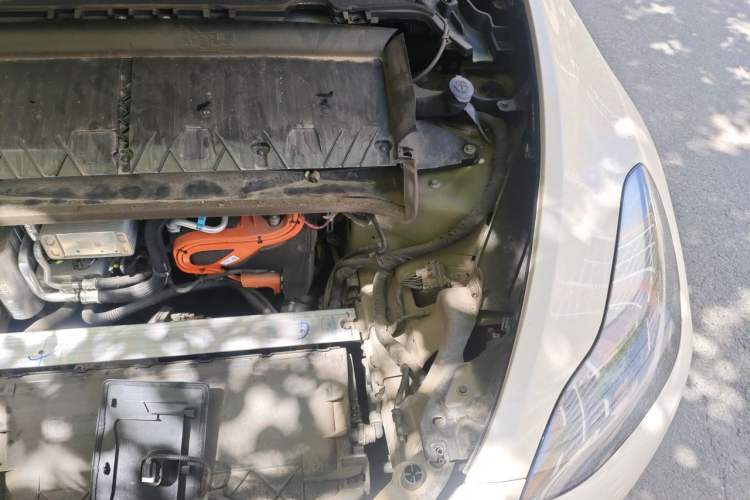 Used Tesla Model Y 2023 Rear-Wheel-Drive Version Engine Bay Left