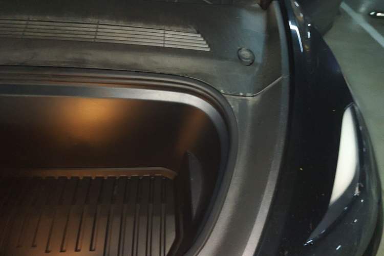 Used Tesla Model Y 2023 Rear-Wheel-Drive Version Engine Bay Left