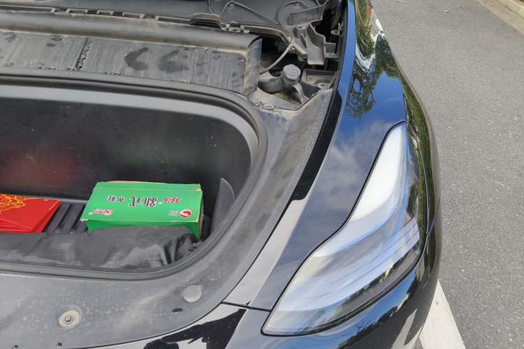 Used Tesla Model Y 2023 Rear-Wheel-Drive Version Engine Bay Left