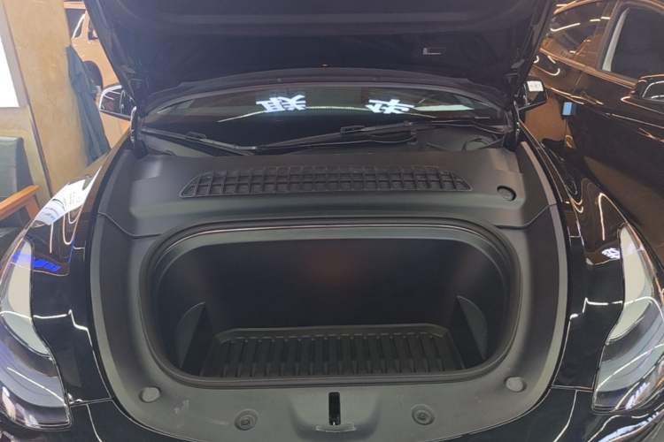 Used Tesla Model Y 2023 Rear-Wheel-Drive Version Engine Bay