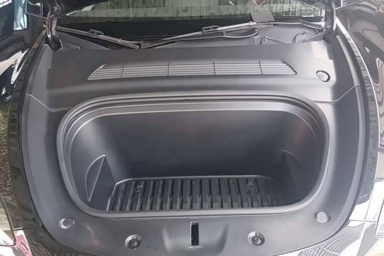Used Tesla Model Y 2023 Rear-Wheel-Drive Version Engine Bay