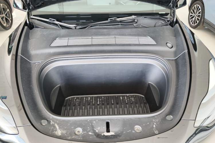 Used Tesla Model Y 2023 Rear-Wheel-Drive Version Engine Bay