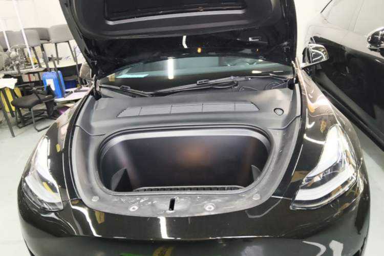 Used Tesla Model Y 2023 Rear-Wheel-Drive Version Engine Bay