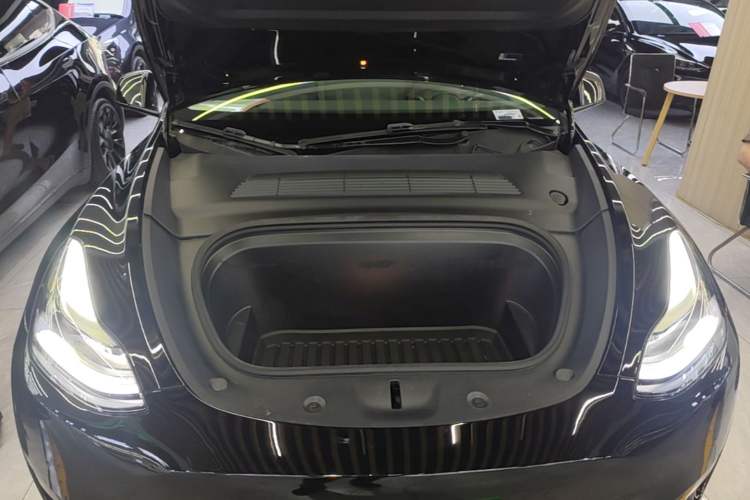 Used Tesla Model Y 2023 Rear-Wheel-Drive Version Engine Bay