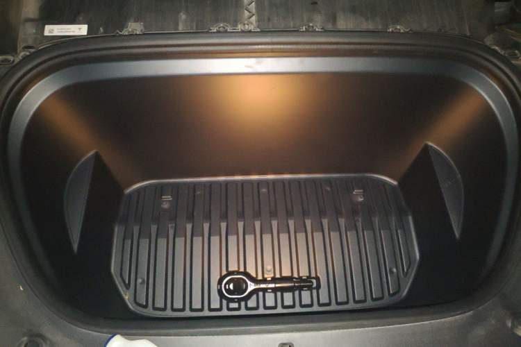 Used Tesla Model Y 2023 Rear-Wheel-Drive Version Engine Bay