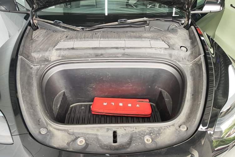 Used Tesla Model Y 2023 Rear-Wheel-Drive Version Engine Bay