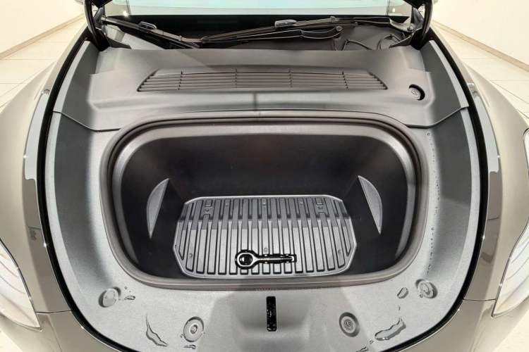 Used Tesla Model Y 2023 Rear-Wheel-Drive Version Engine Bay
