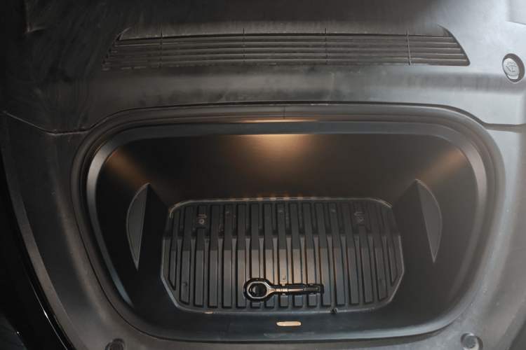 Used Tesla Model Y 2023 Rear-Wheel-Drive Version Engine Bay