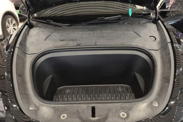 Used Tesla Model Y 2023 Rear-Wheel-Drive Version Engine Bay