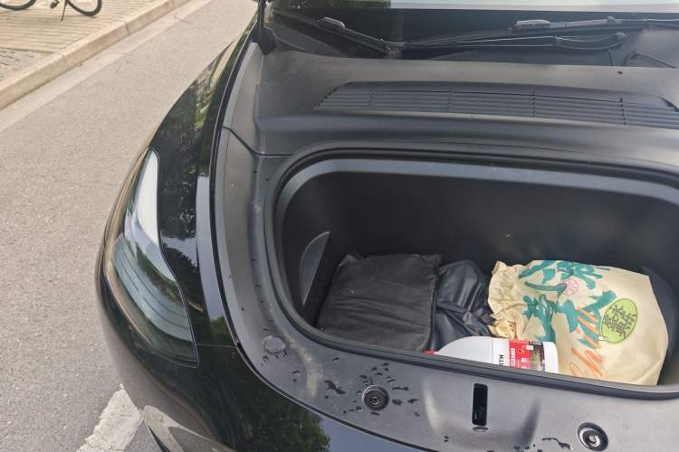 Used Tesla Model Y 2023 Rear-Wheel-Drive Version Engine Bay Right