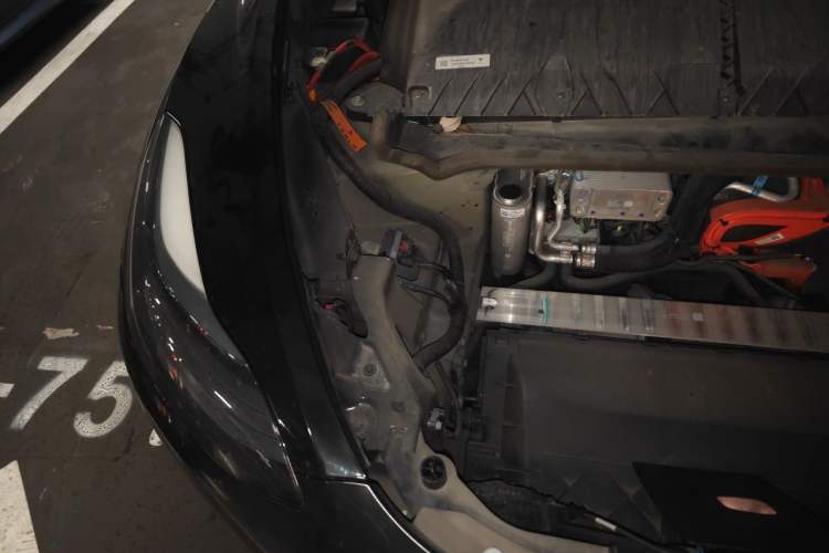 Used Tesla Model Y 2023 Rear-Wheel-Drive Version Engine Bay Right