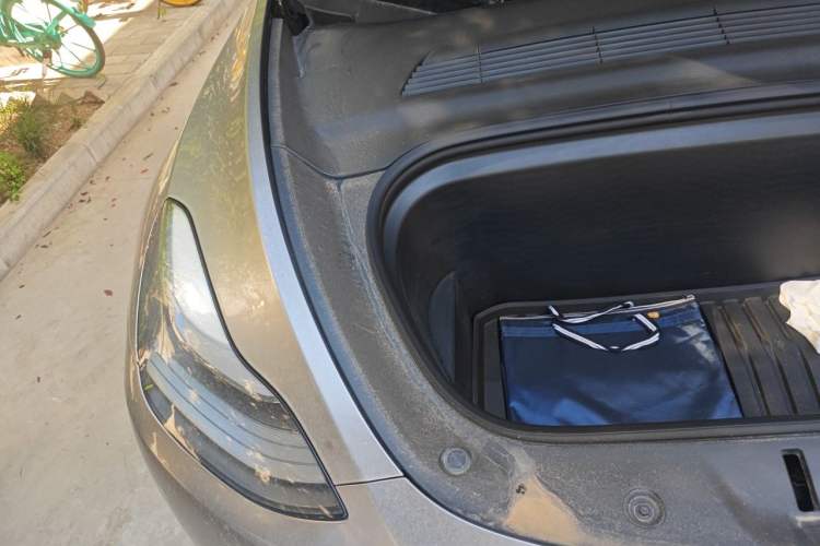 Used Tesla Model Y 2023 Rear-Wheel-Drive Version Engine Bay Right
