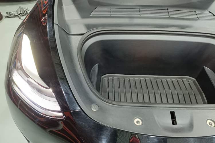 Used Tesla Model Y 2023 Rear-Wheel-Drive Version Engine Bay Right