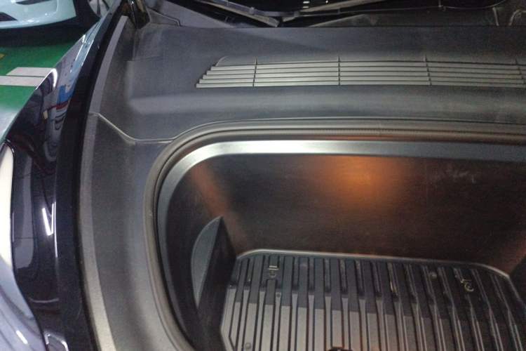 Used Tesla Model Y 2023 Rear-Wheel-Drive Version Engine Bay Right