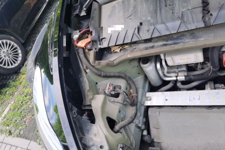 Used Tesla Model Y 2023 Rear-Wheel-Drive Version Engine Bay Right
