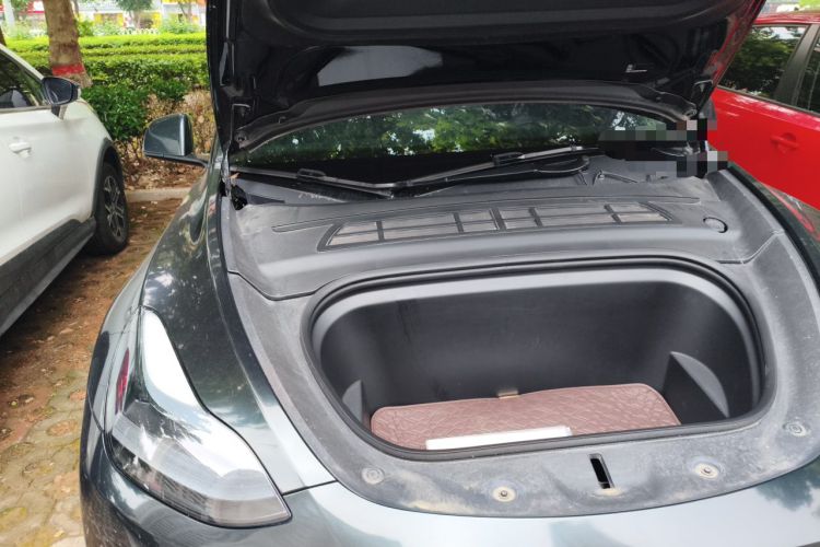 Used Tesla Model Y 2023 Rear-Wheel-Drive Version Engine Bay Right