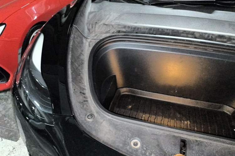 Used Tesla Model Y 2023 Rear-Wheel-Drive Version Engine Bay Right
