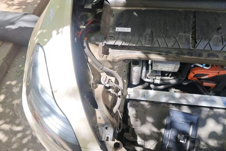 Used Tesla Model Y 2023 Rear-Wheel-Drive Version Engine Bay Right