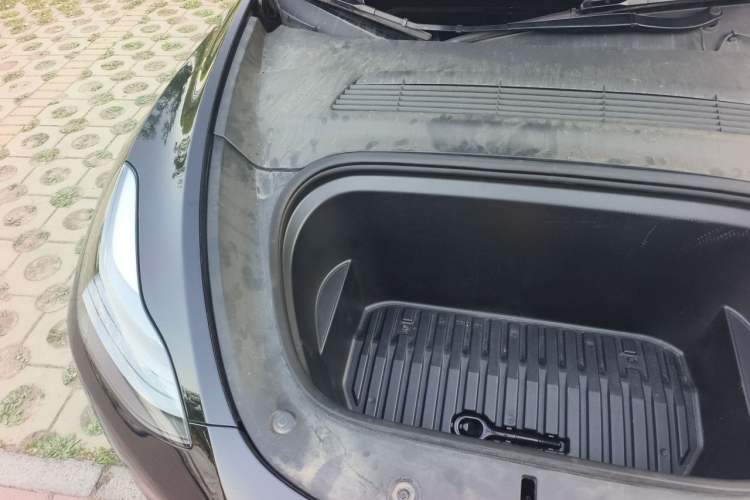 Used Tesla Model Y 2023 Rear-Wheel-Drive Version Engine Bay Right