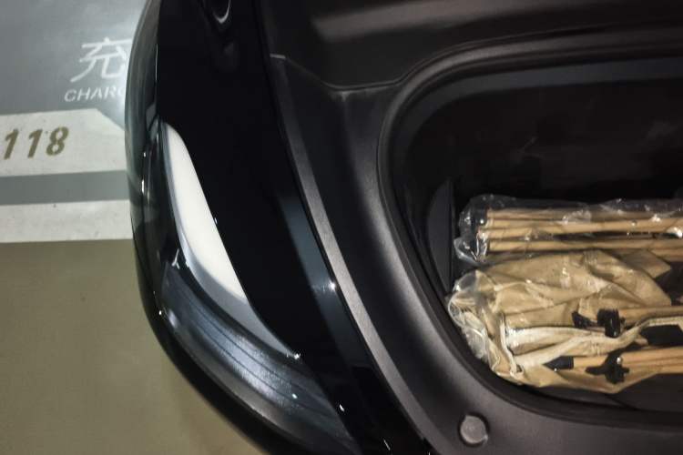 Used Tesla Model Y 2023 Rear-Wheel-Drive Version Engine Bay Right