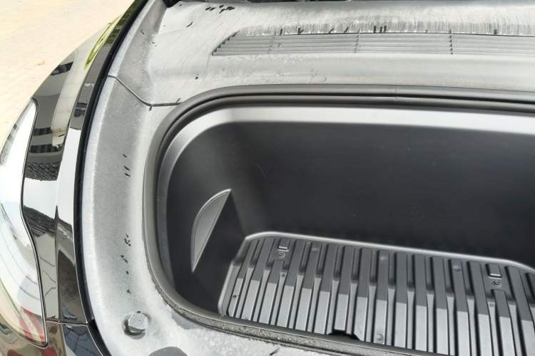 Used Tesla Model Y 2023 Rear-Wheel-Drive Version Engine Bay Right