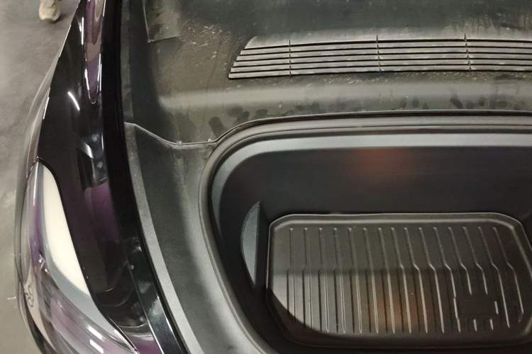 Used Tesla Model Y 2023 Rear-Wheel-Drive Version Engine Bay Right