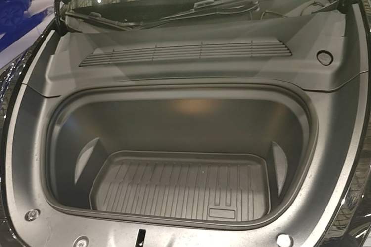 Used Tesla Model Y 2023 Rear-Wheel-Drive Version Engine Bay
