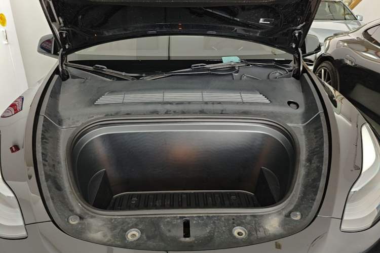 Used Tesla Model Y 2023 Rear-Wheel-Drive Version Engine Bay