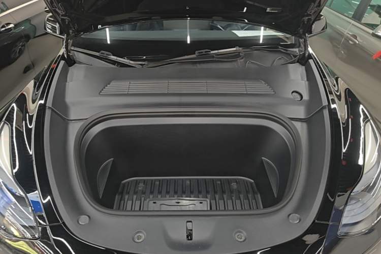 Used Tesla Model Y 2023 Rear-Wheel-Drive Version Engine Bay
